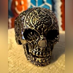 NWOT skull ring in size 11. Intricate designs on the sides.